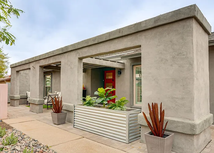 Close To Hiking! Snowbird Haven W/ Pool In Phoenix