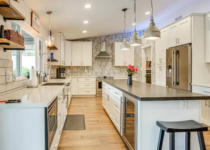 Close To Hiking! Snowbird Haven W/ Pool In Phoenix