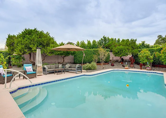 Close To Hiking! Snowbird Haven W/ Pool In Phoenix
